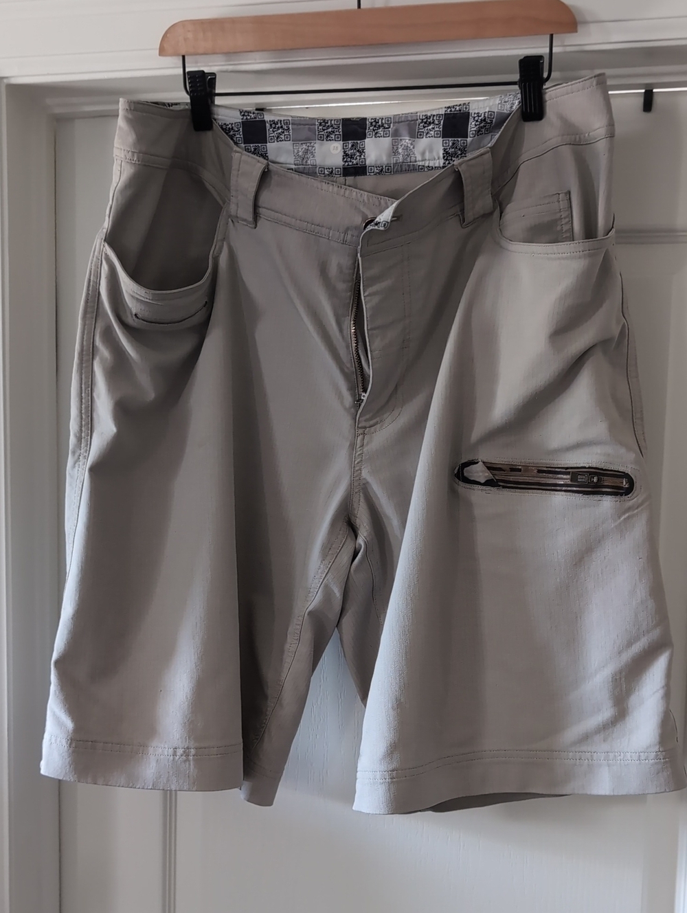 lululemon athletica Men's Light Gray Outdoor Shorts